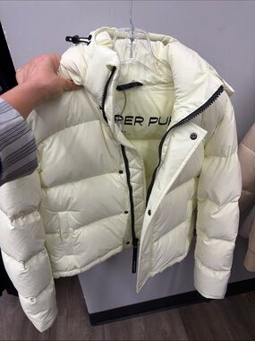 Priced to sell aritzia Light green Women's Hooded Puffer Jacket —